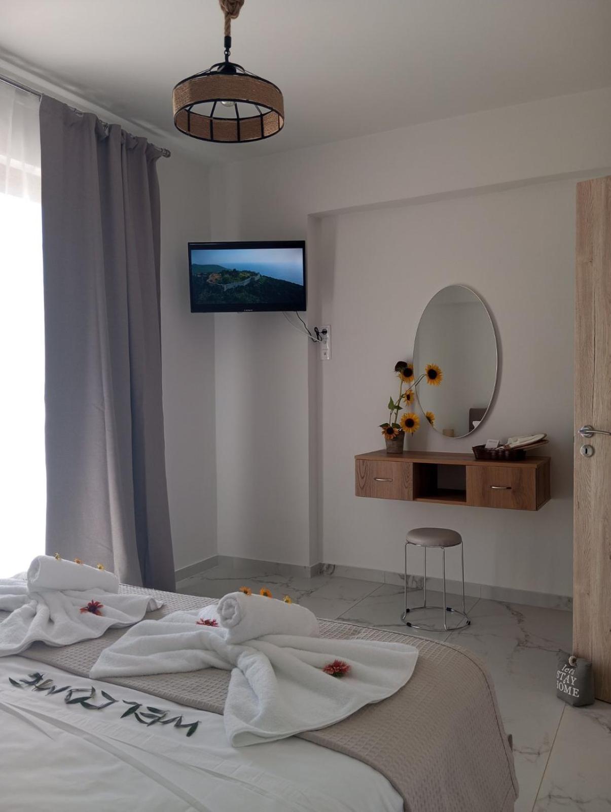 Three Charites Resort Gialova Exterior photo