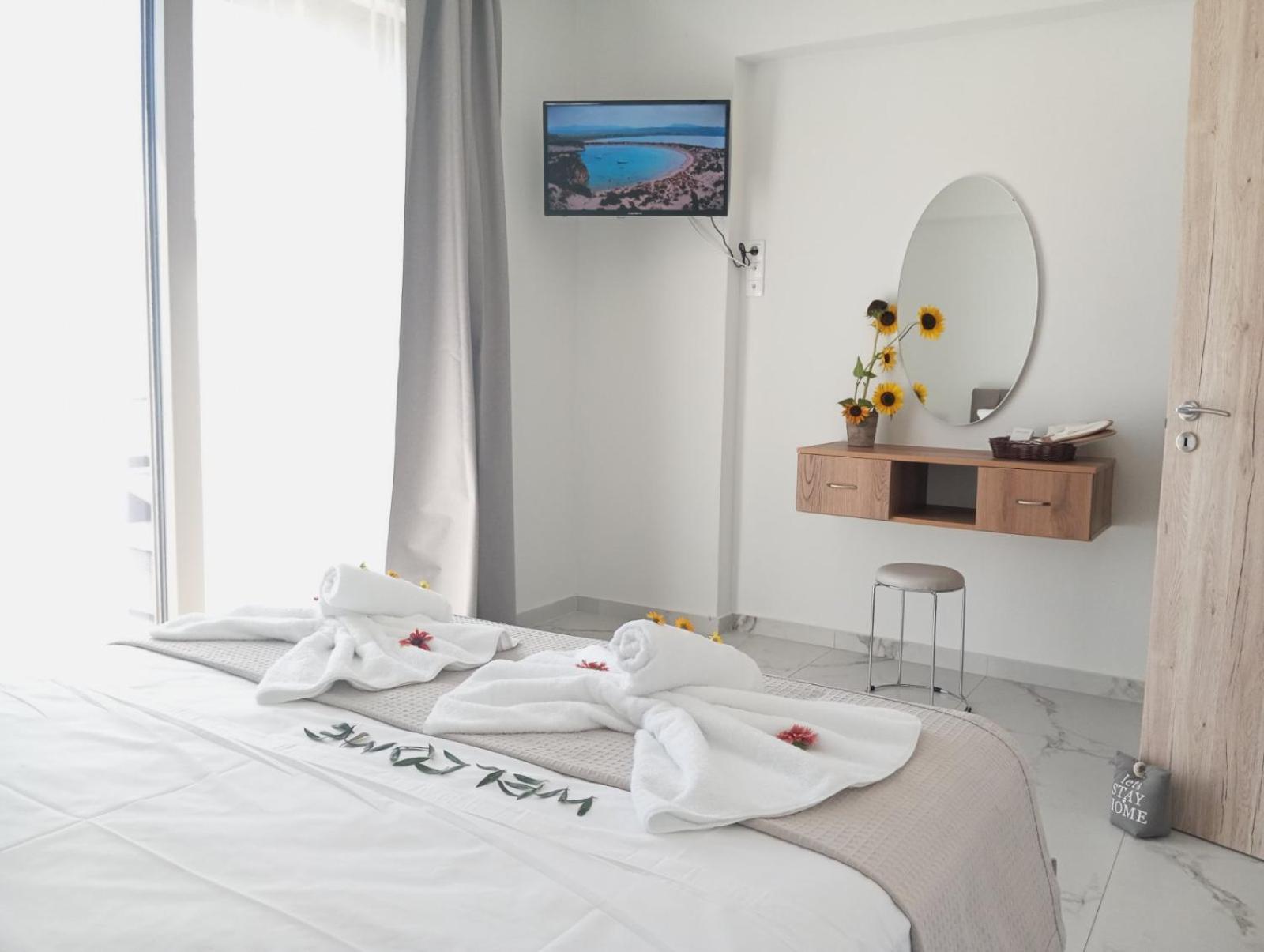 Three Charites Resort Gialova Exterior photo