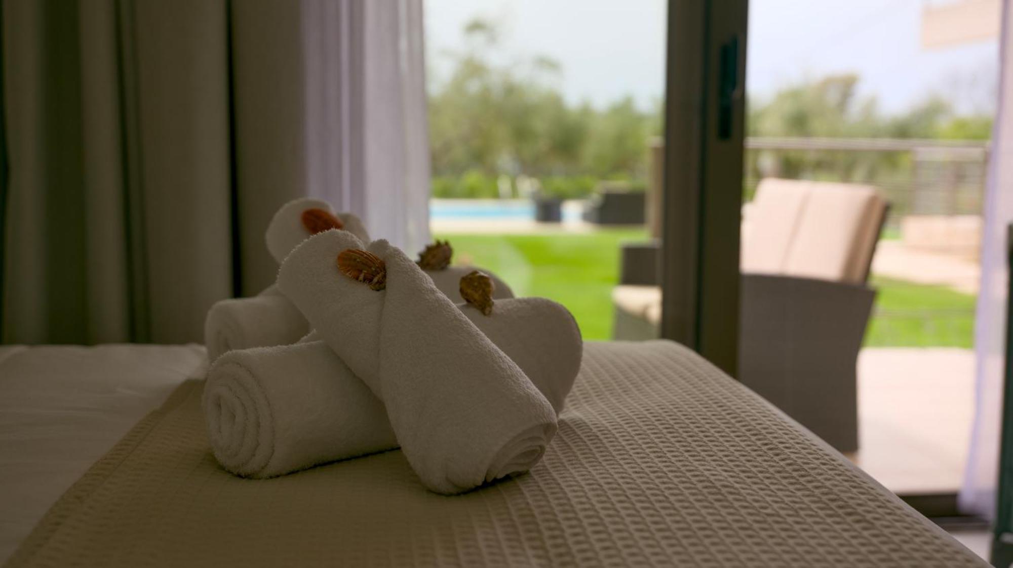 Three Charites Resort Gialova Exterior photo