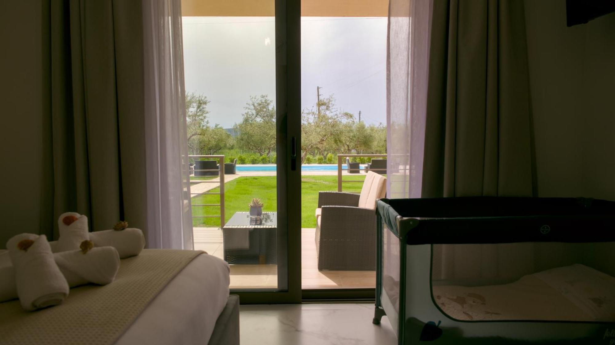 Three Charites Resort Gialova Exterior photo